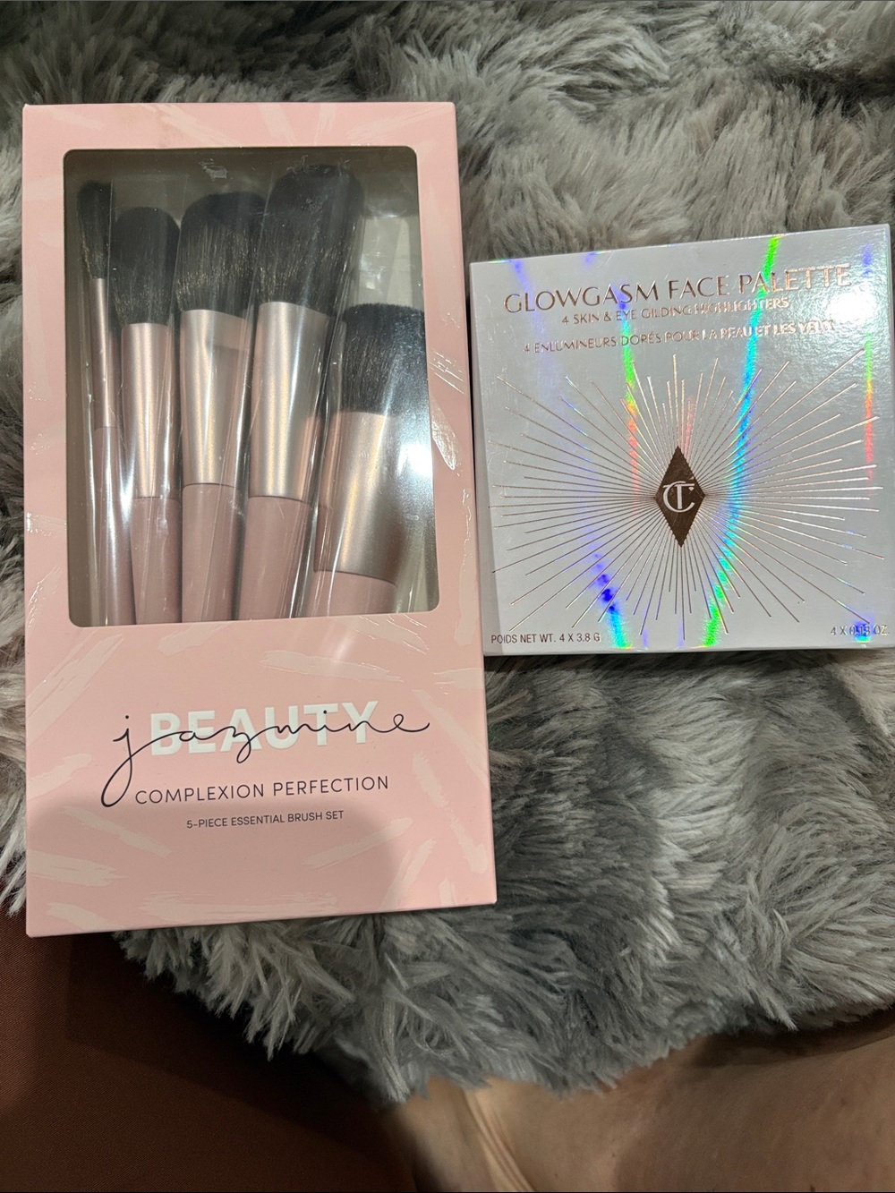 Charlotte Tilbury Glowgasm face palette and 5-Piece Brush Set - Pink